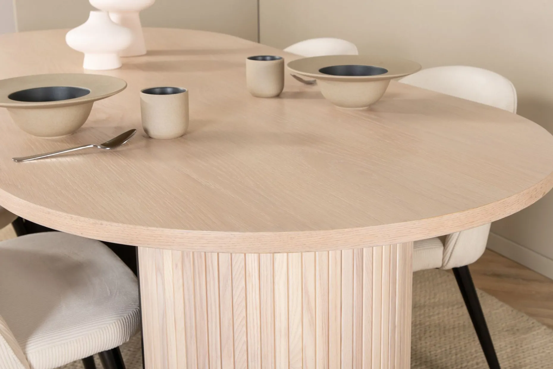 Biana Matgrupp 200 cm Oval inkl 4 Valera Manchesterstolar