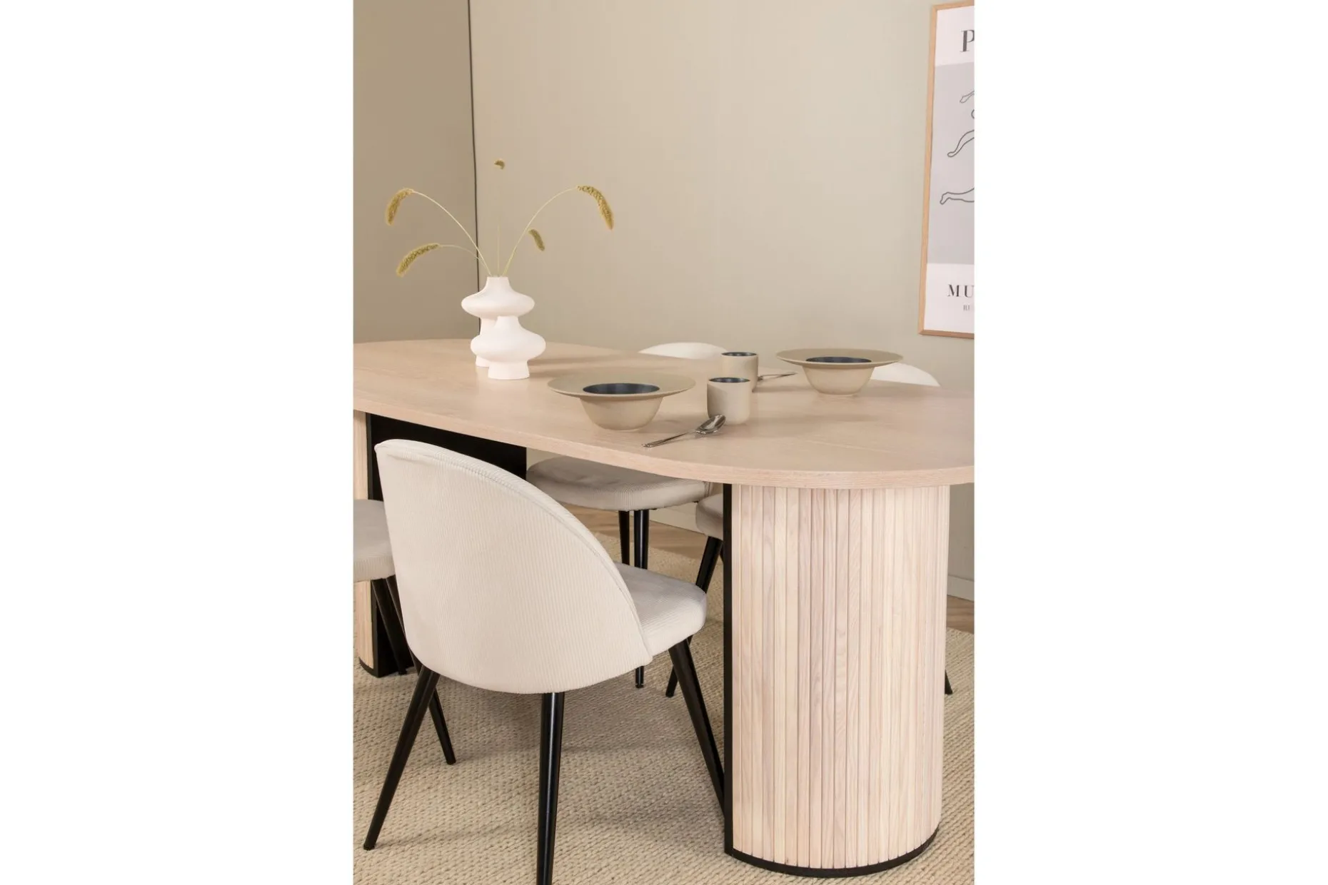 Biana Matgrupp 200 cm Oval inkl 4 Valera Manchesterstolar