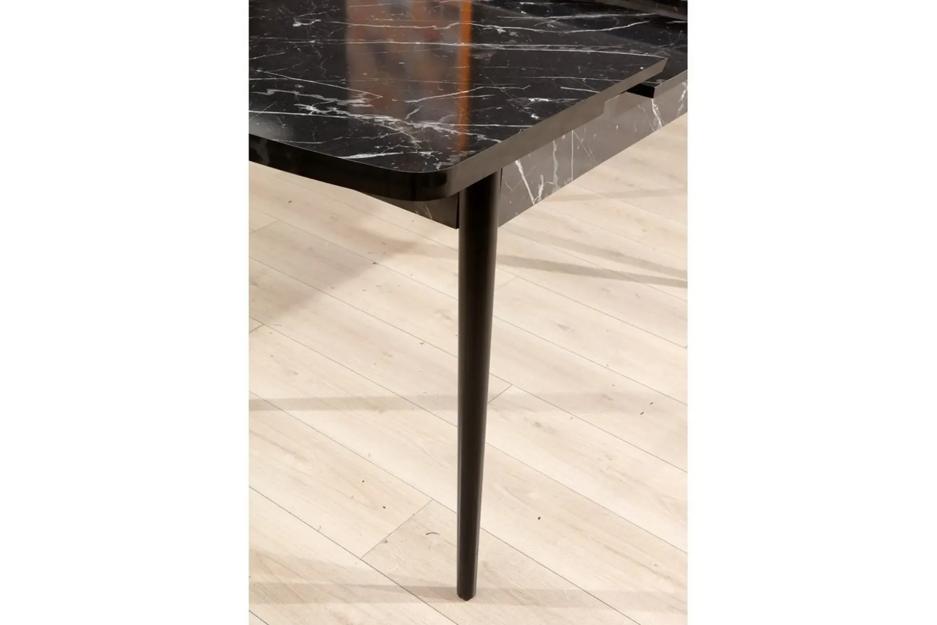 Eryon Matbord 132 cm Rektangulär