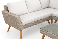 Karlskrona 5-sits Loungegrupp utomhus med vita dynor soffbord i konstrotting med glasskiva
