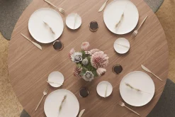 Peyra Runt Matbord 120 cm för 4 personer Köksbord i trä