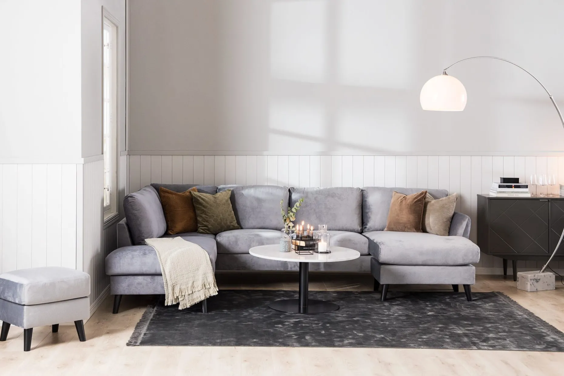 Trend 4-sits Högervänd L-formad Schäslongsoffa i Sammet