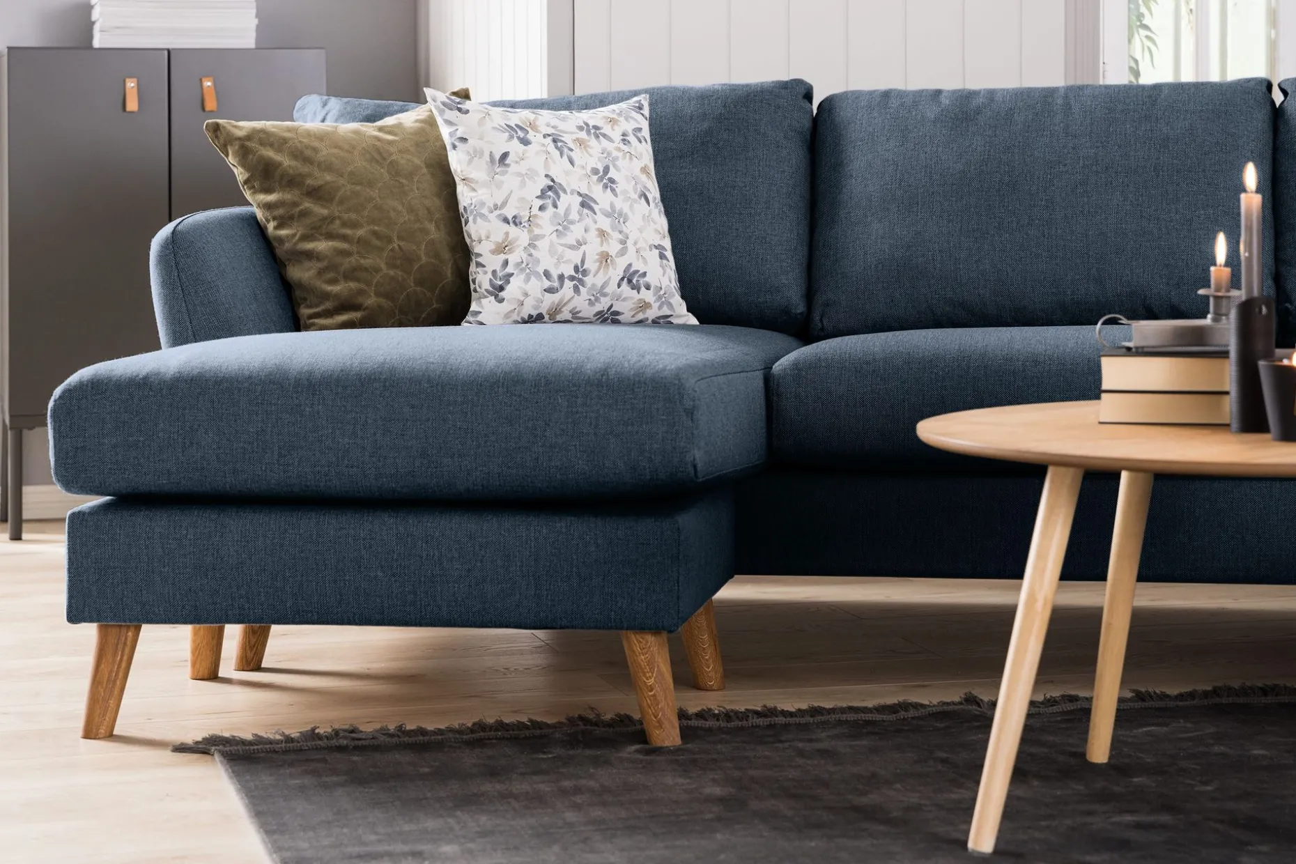 Trend 4-sits Högervänd L-formad Schäslongsoffa i Tyg