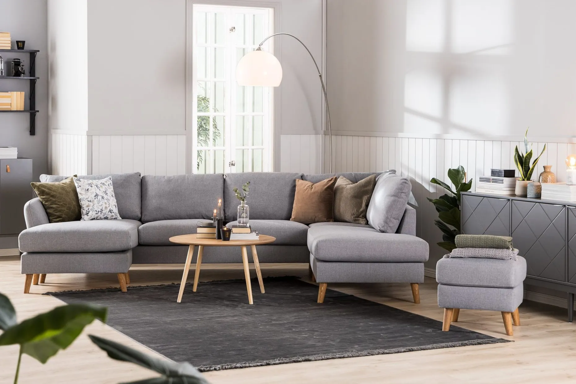 Trend 4-sits Högervänd U-formad Soffa med Divan och Schäslong i Tyg