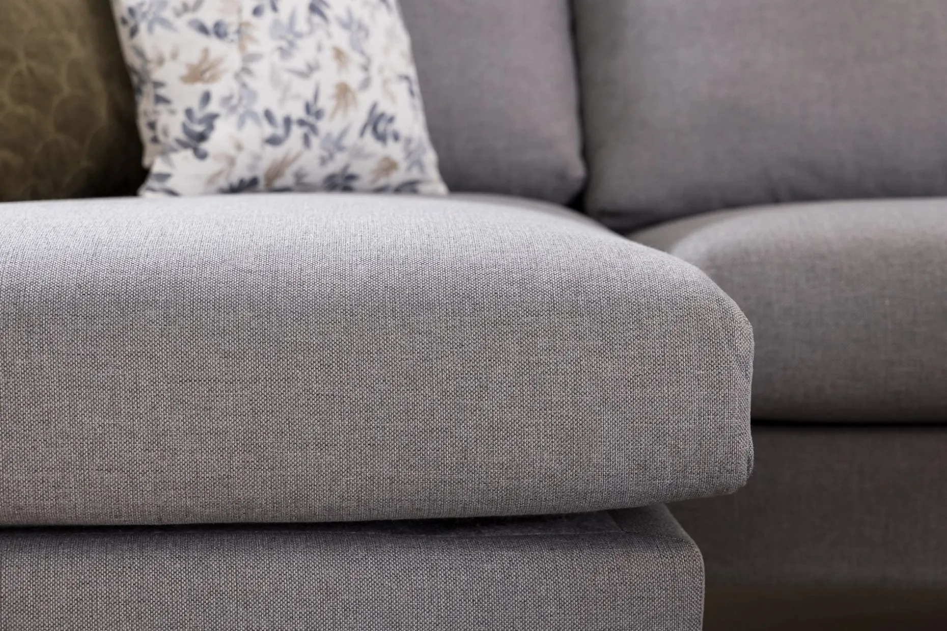 Trend 4-sits Högervänd U-formad Soffa med Divan och Schäslong i Tyg
